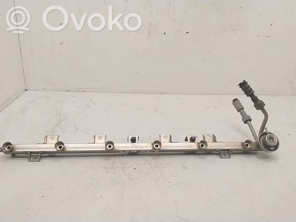 BMW 5 E39 Fuel pressure regulator 