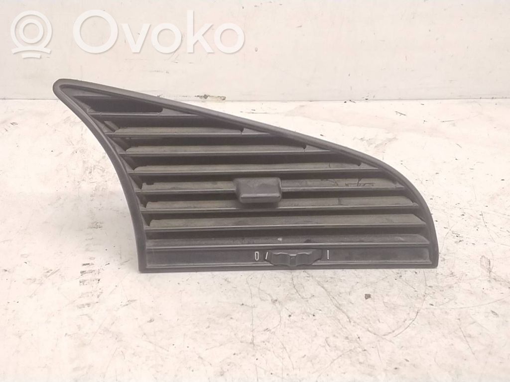 BMW 3 E36 Centrālais gaisa ventilācijas režģis 