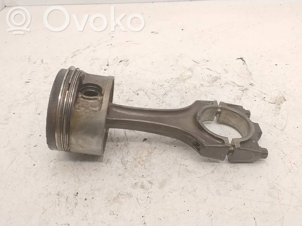 BMW 3 E30 Piston with connecting rod 