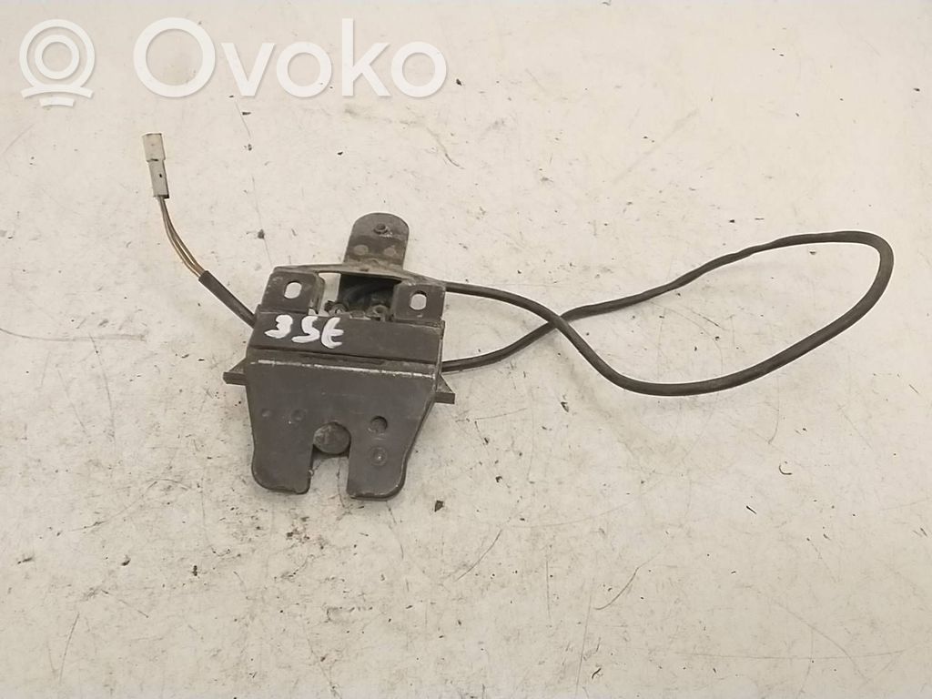 BMW 7 E38 Spyna galinio dangčio 