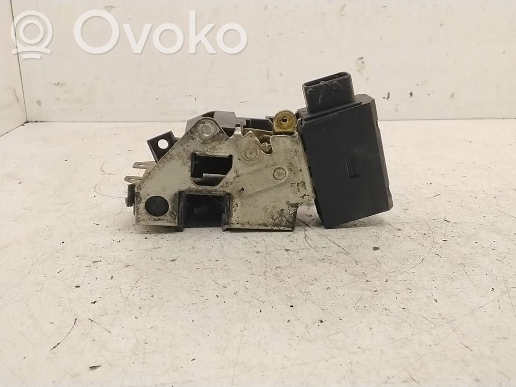 BMW 3 E36 Priekšpusē slēdzene 