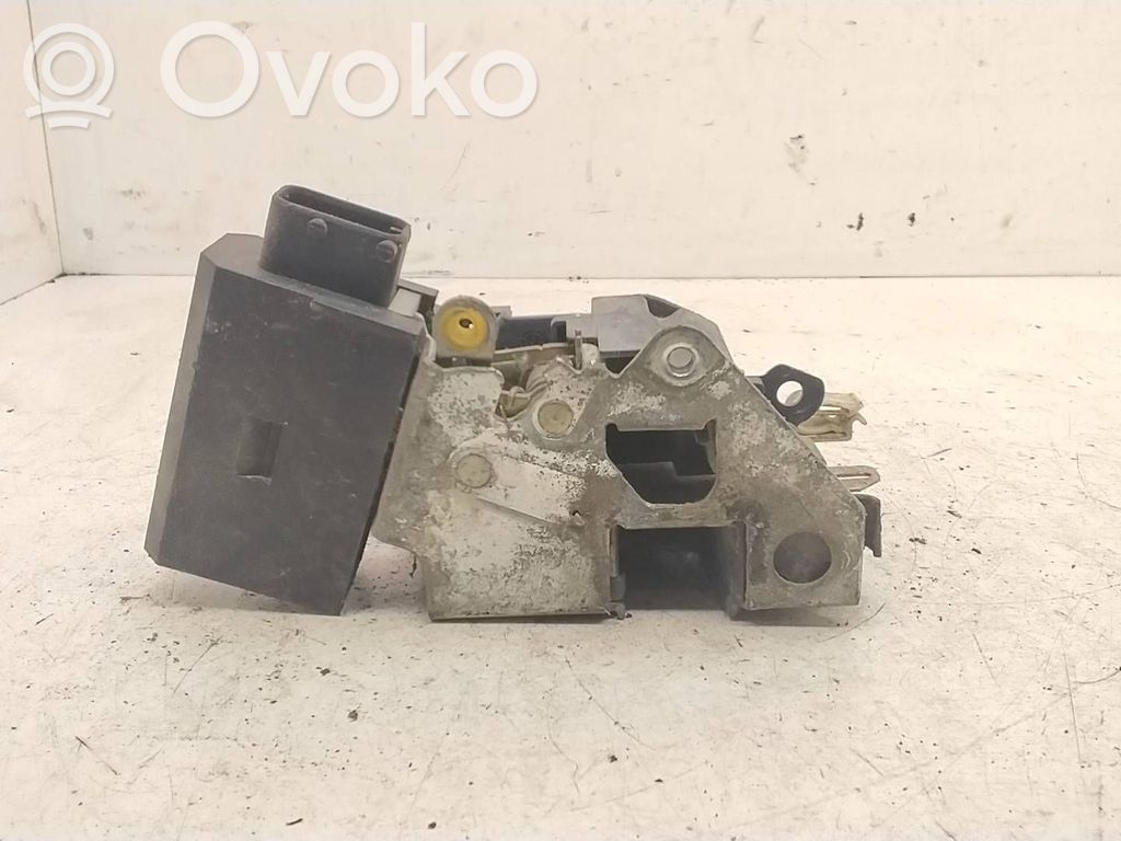 BMW 3 E36 Priekšpusē slēdzene 