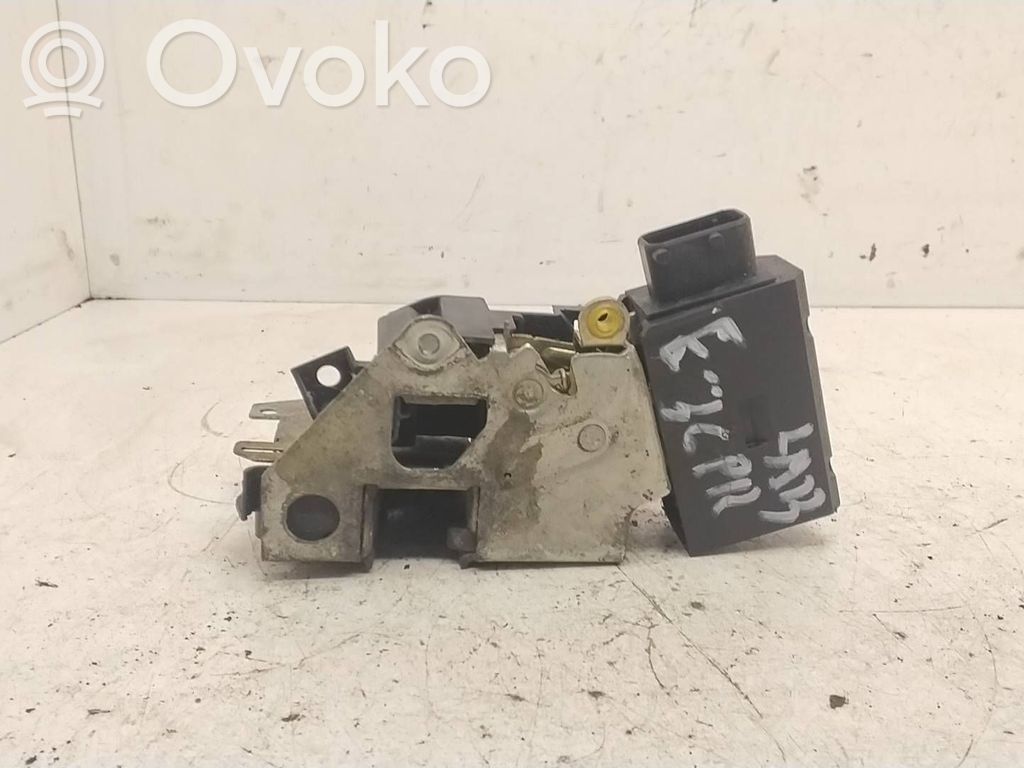 BMW 3 E36 Priekšpusē slēdzene 