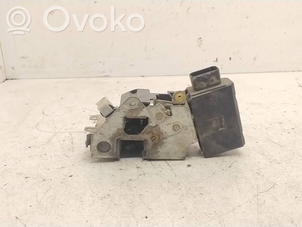 BMW 3 E36 Priekšpusē slēdzene 