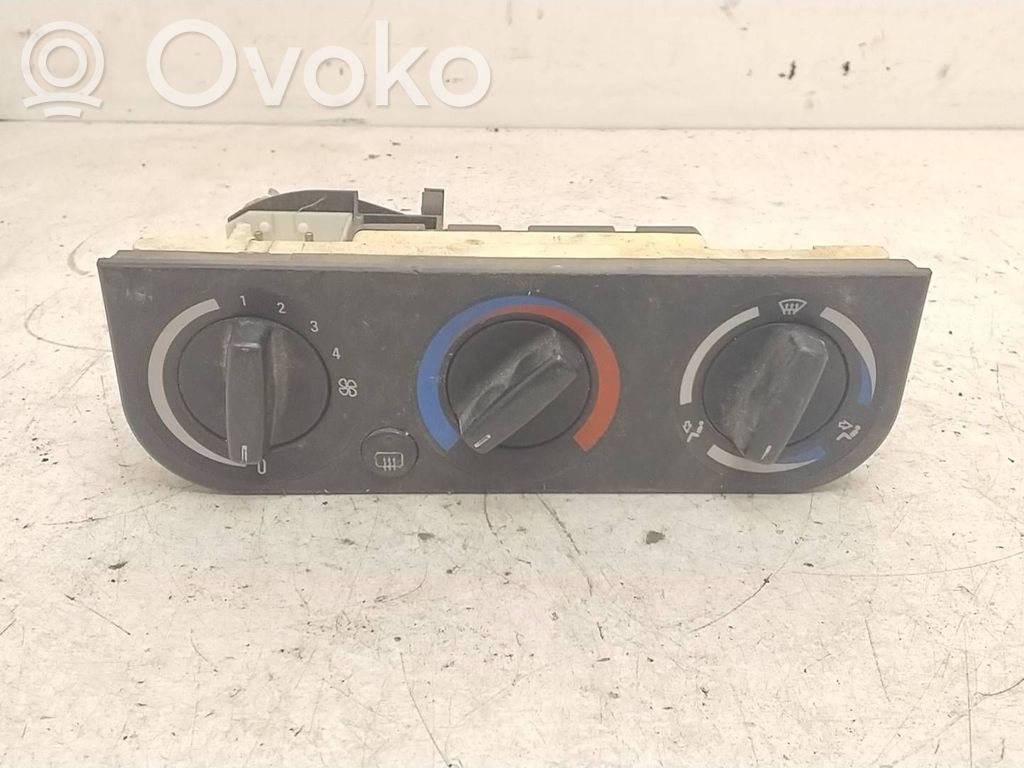 BMW 3 E36 Climate control unit 