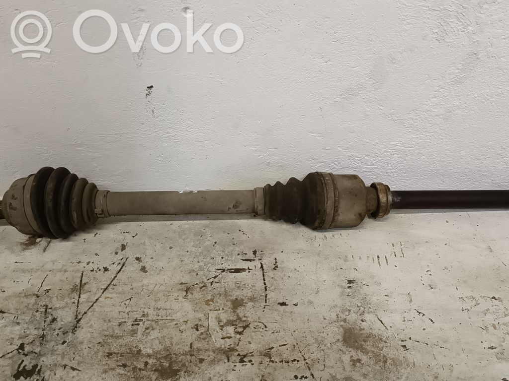 Etuvetoakseli