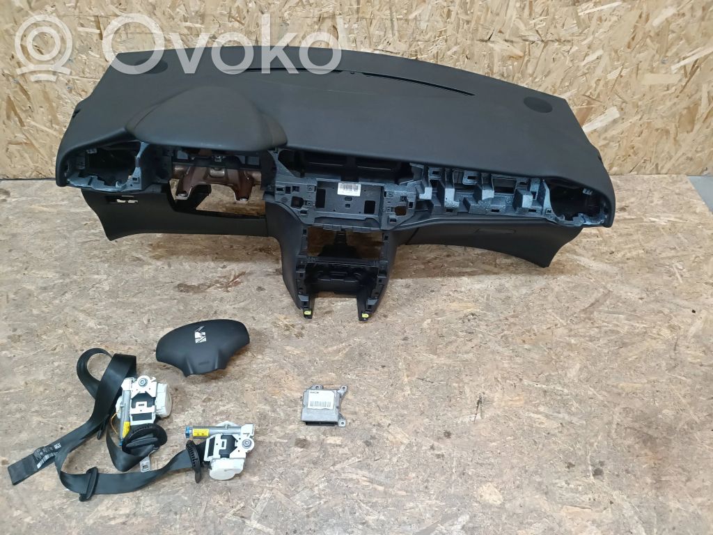 Airbag set with panel