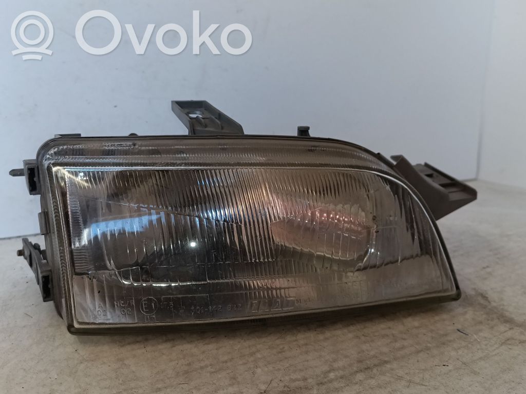 Fiat Punto (176) Lampa przednia 