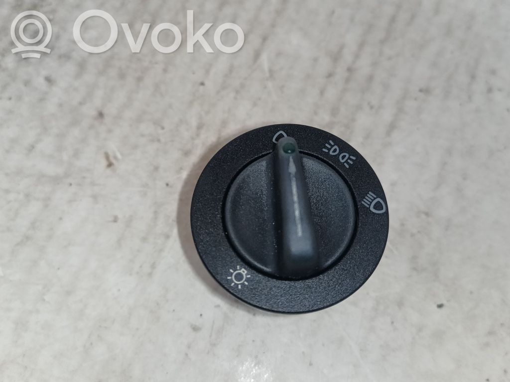 Light switch   8590838