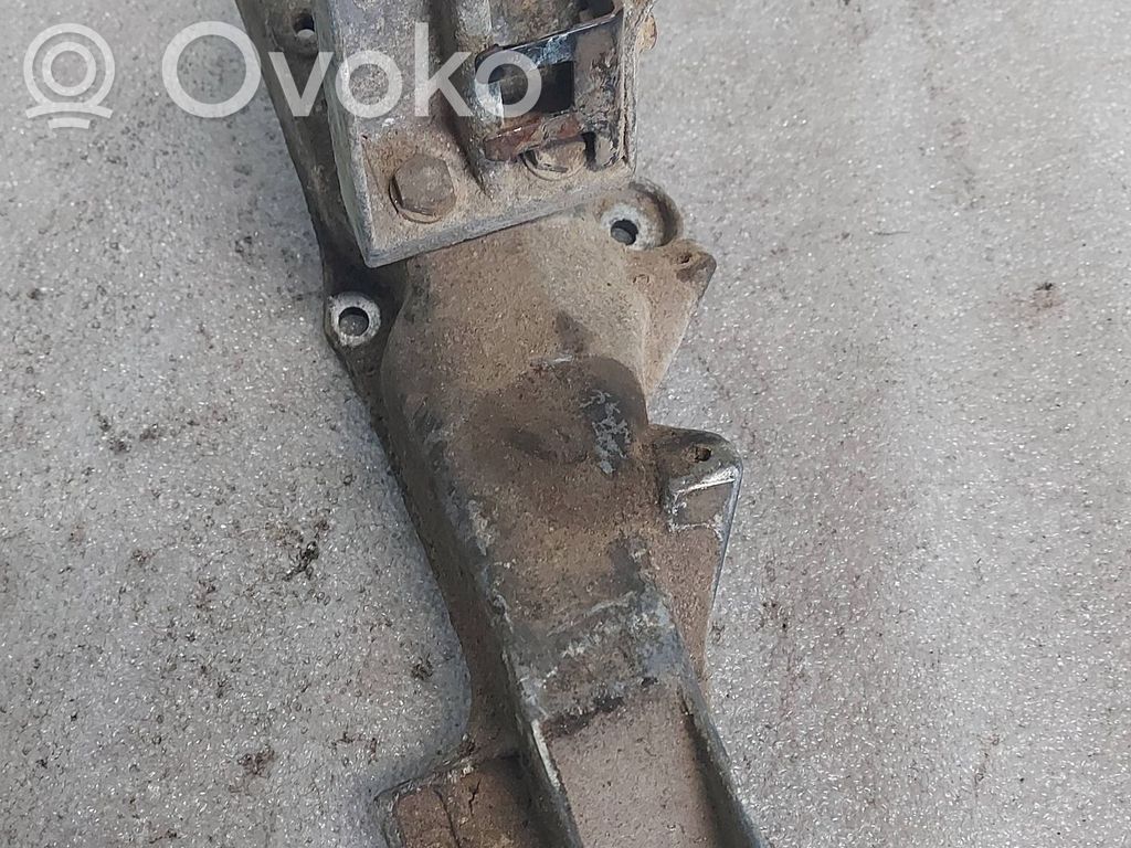 BMW 3 E36 Engine mounting bracket 