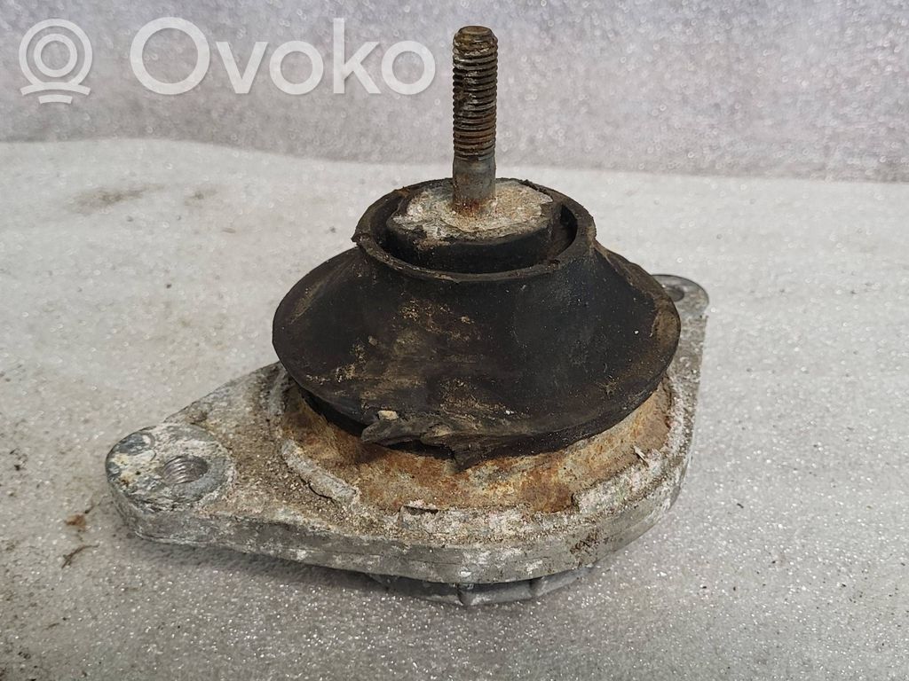 Audi 80 90 S2 B4 Engine mount bracket 