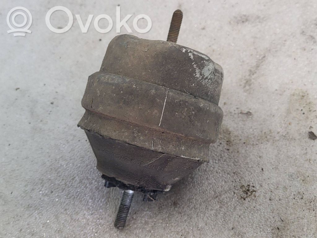 Engine mount bracket   8D0199379J