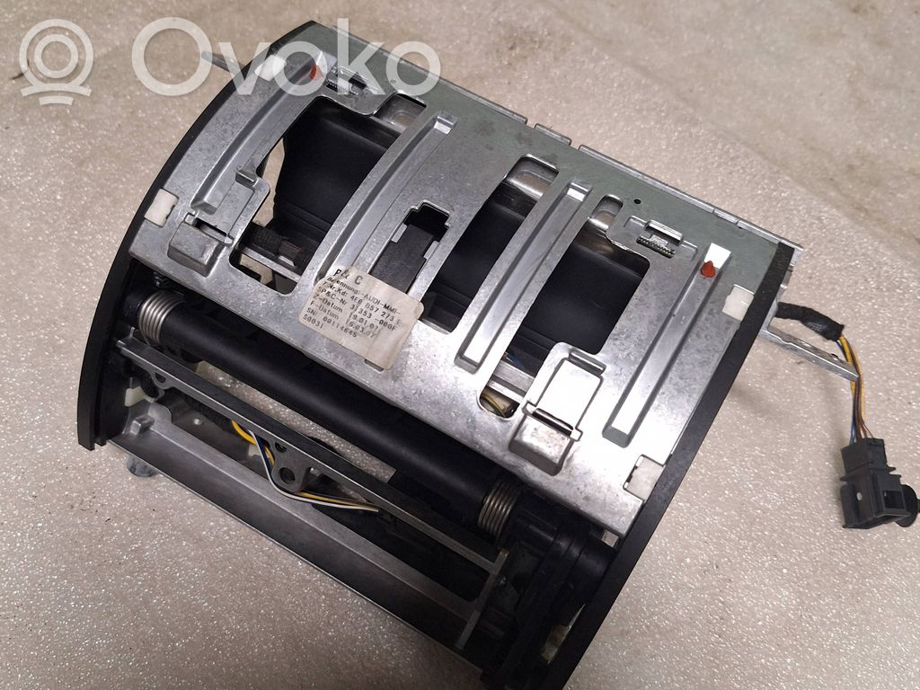 Monitor / wyświetlacz / ekran   4E0857273F,00114645