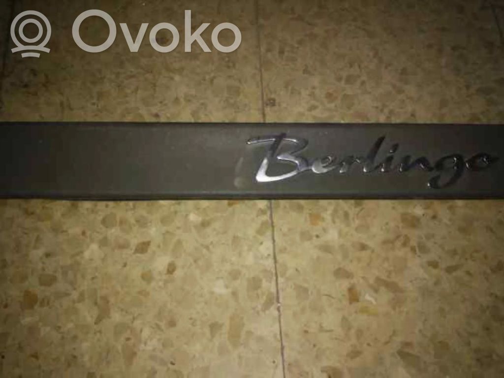 Rear bumper corner part panel trim   MOLDURASTRASERAS