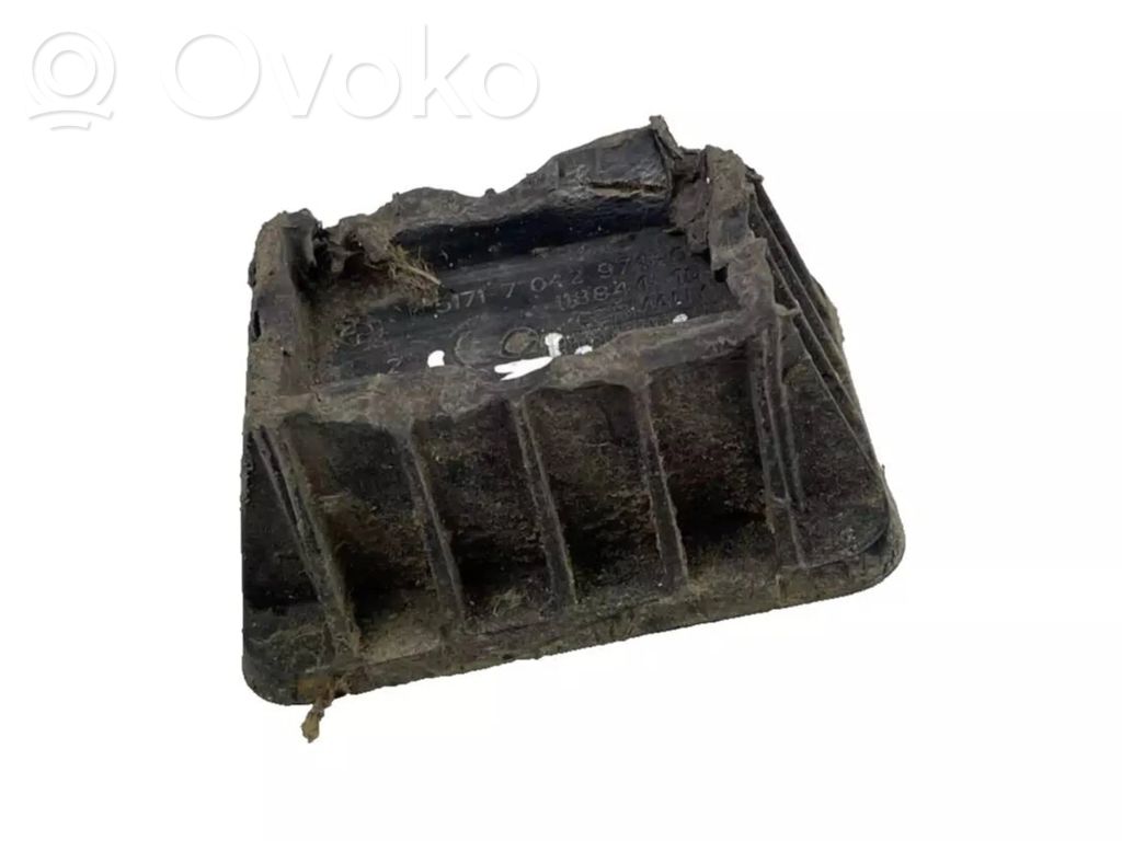 BMW 2 F45 Jacking socket point 