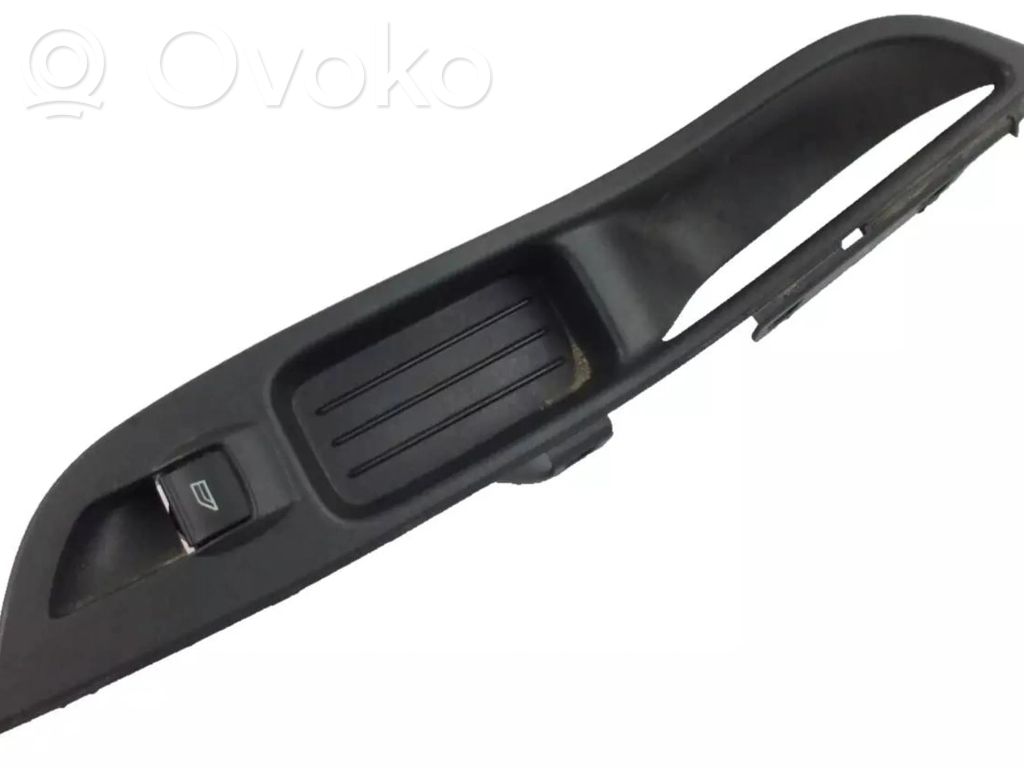 Ford Focus Front door window switch trim 