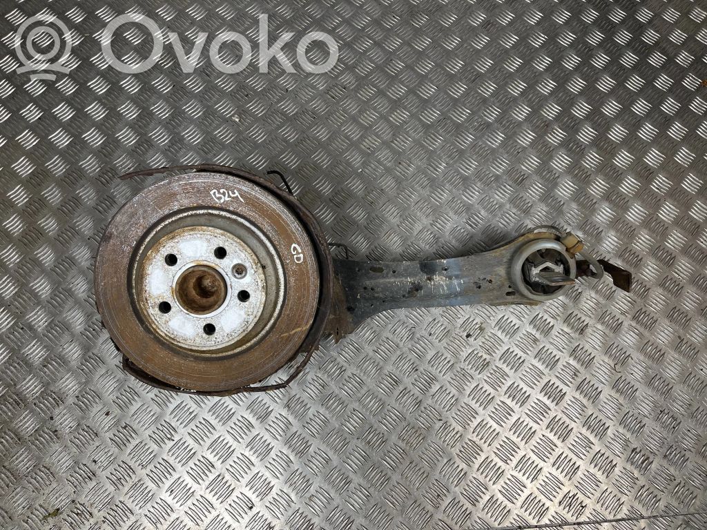 Volvo V60 Aizmugurē riteņa rumbas vārpstas šarnīrs (stupica, capfa) 