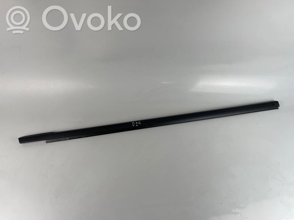Renault Arkana Listwa / Uszczelka szyby drzwi 