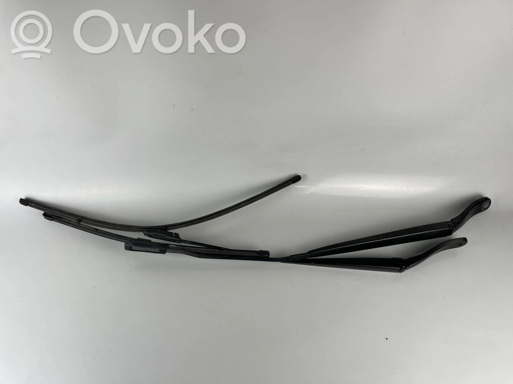 Peugeot Traveller Front wiper blade arm 