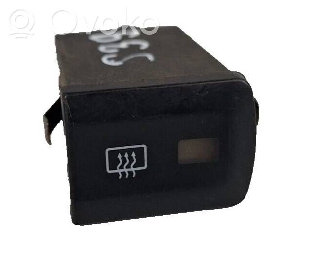 Volkswagen Golf IV Windscreen/window heater switch 
