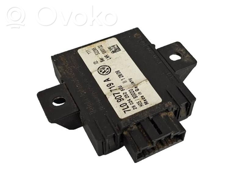 Volkswagen Touareg I Alarm control unit/module 