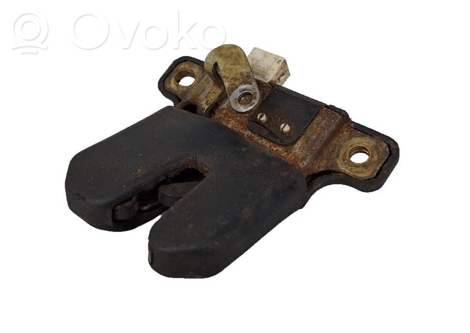 Volkswagen PASSAT B5 Tailgate/trunk/boot lock/catch/latch 
