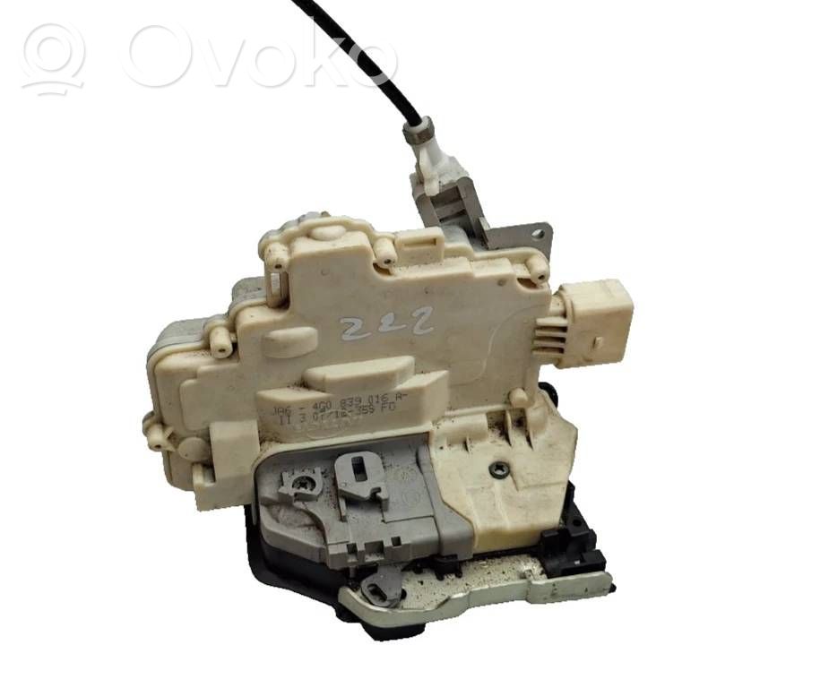 Volkswagen Touareg II Rear door lock 