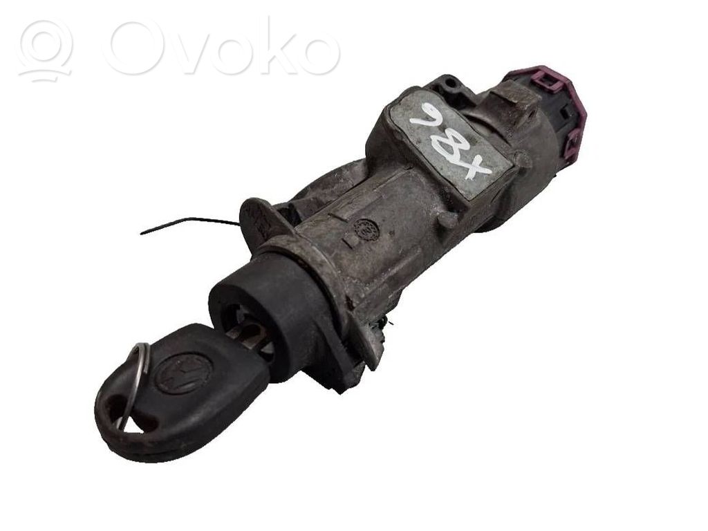 Audi A4 S4 B6 8E 8H Virtalukko 