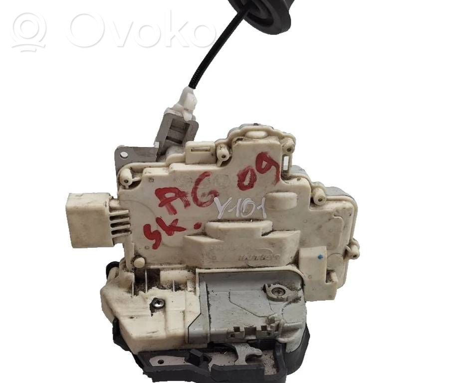 Audi A4 S4 B6 8E 8H Zamek drzwi tylnych 
