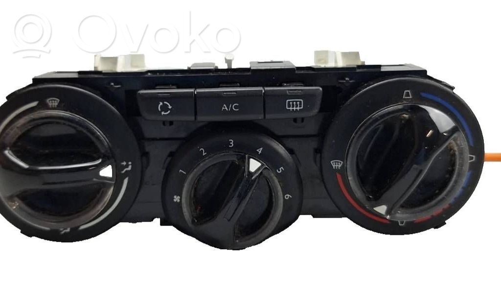 Peugeot 208 I Climate control unit 