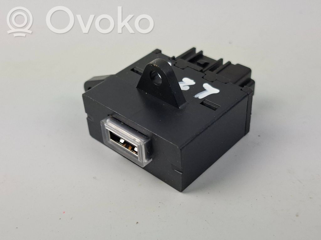 Alfa Romeo Stelvio Enchufe conector USB 