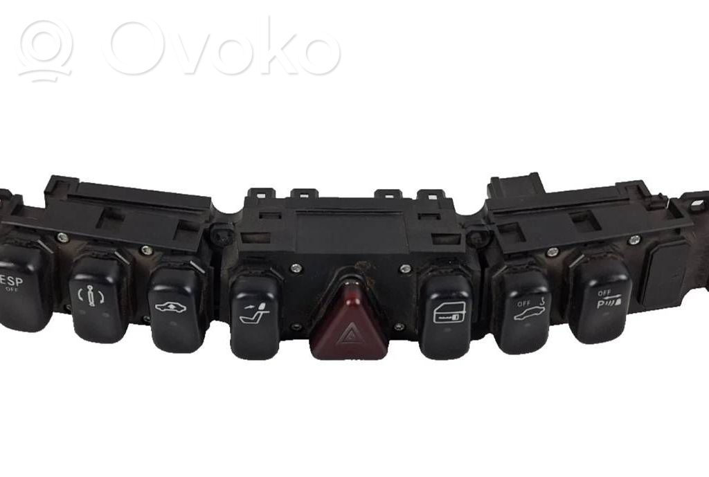 Mercedes-Benz S W220 Botón interruptor de luz de peligro 