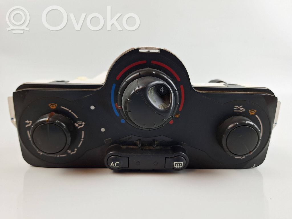 Renault Clio IV Climate control unit 