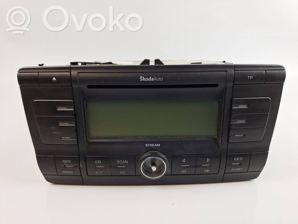 Skoda Octavia Mk2 (1Z) Panel / Radioodtwarzacz CD/DVD/GPS 