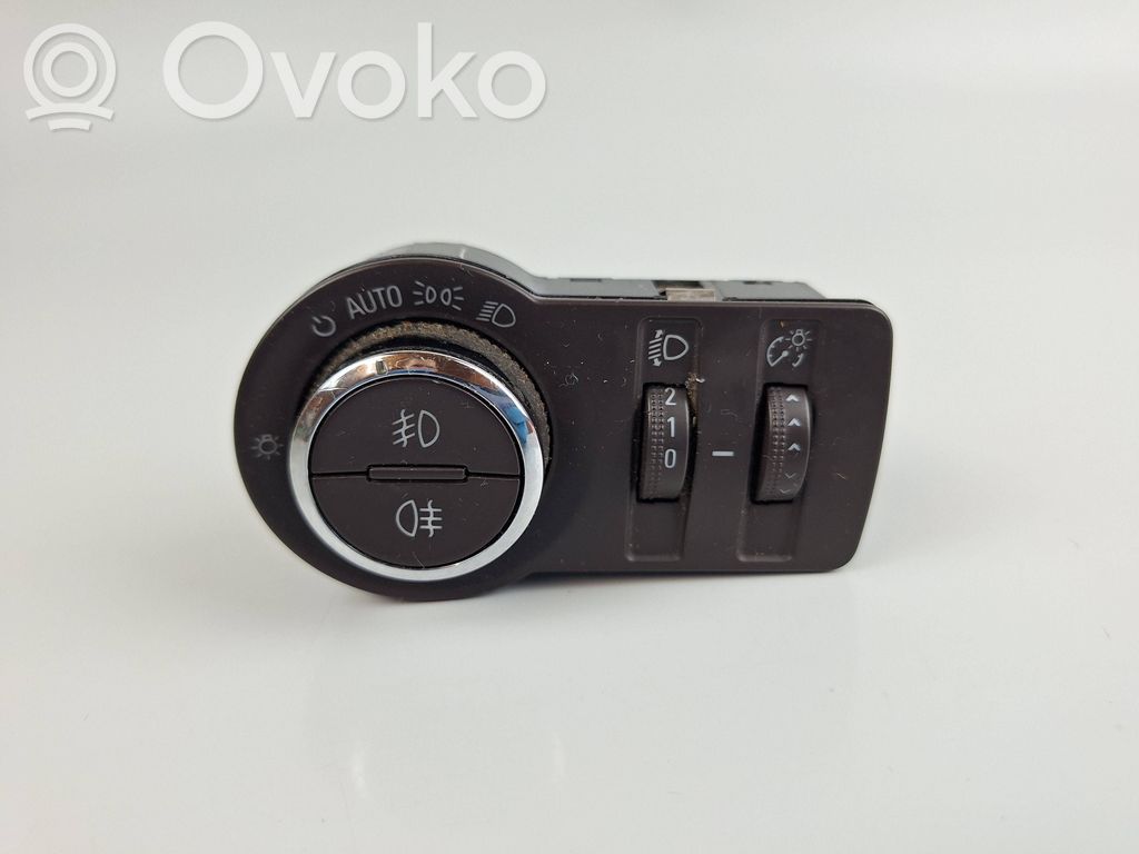 Opel Astra J Light switch 