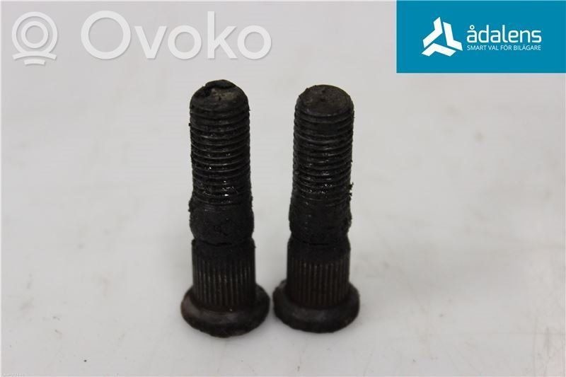 Volvo 740 Tuercas/tornillos 
