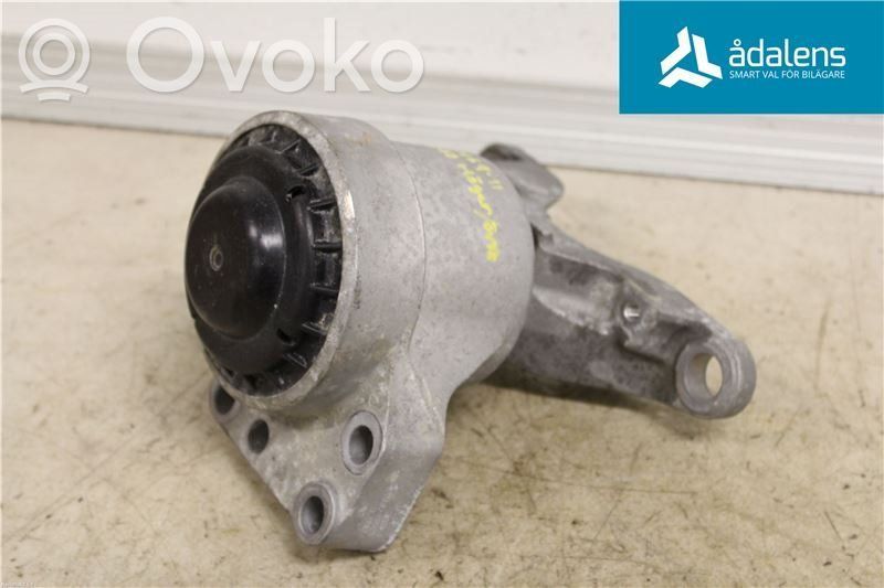 Volvo S60 Engine mounting bracket 