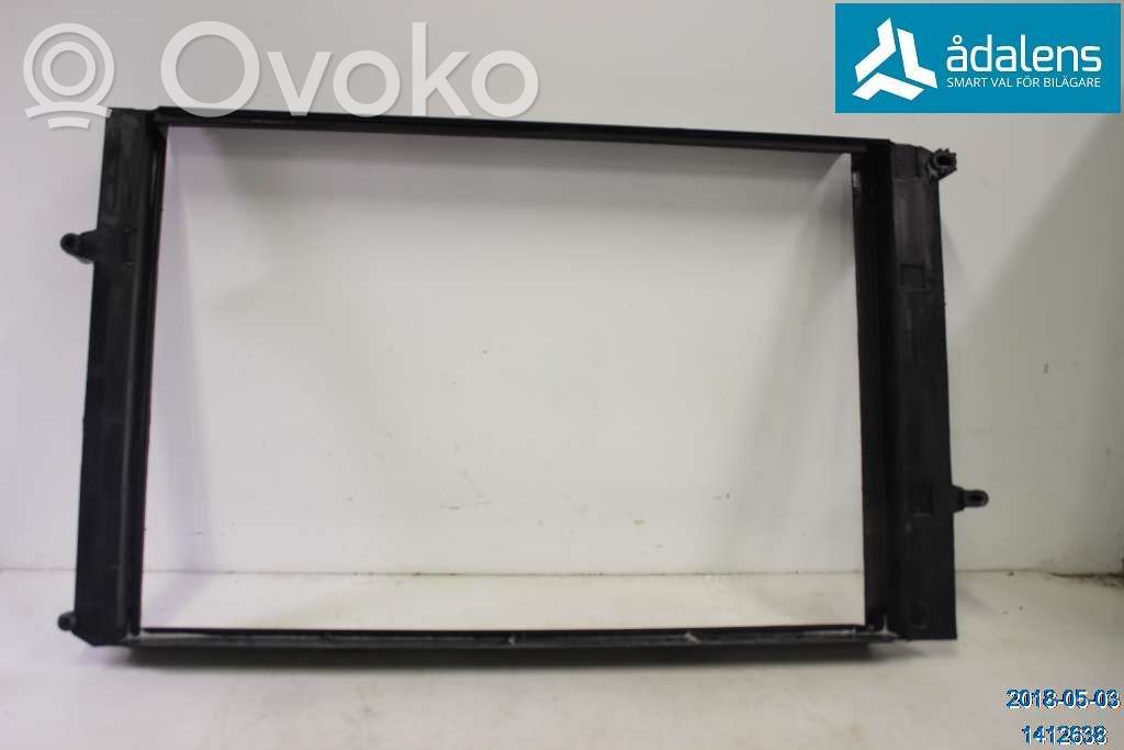 Volvo V70 Staffa del pannello di supporto del radiatore 