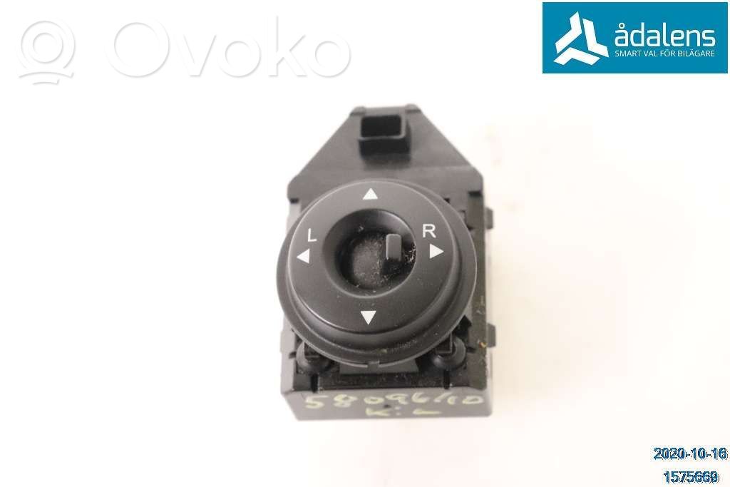 Wing mirror switch   935601H000