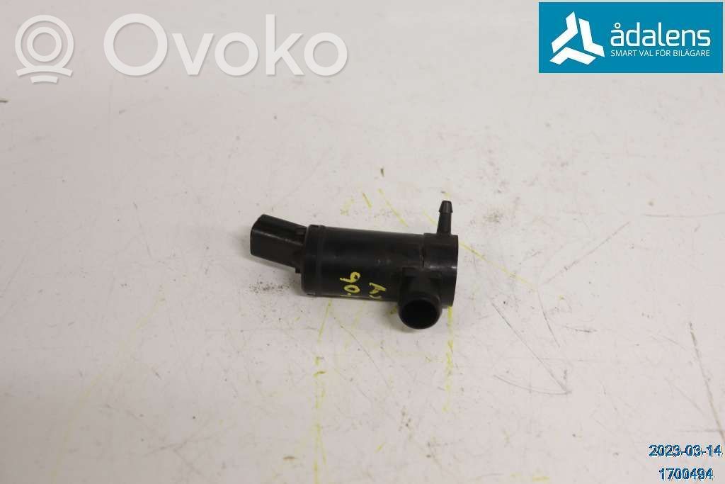 Subaru Legacy Windshield washer fluid reservoir/tank 