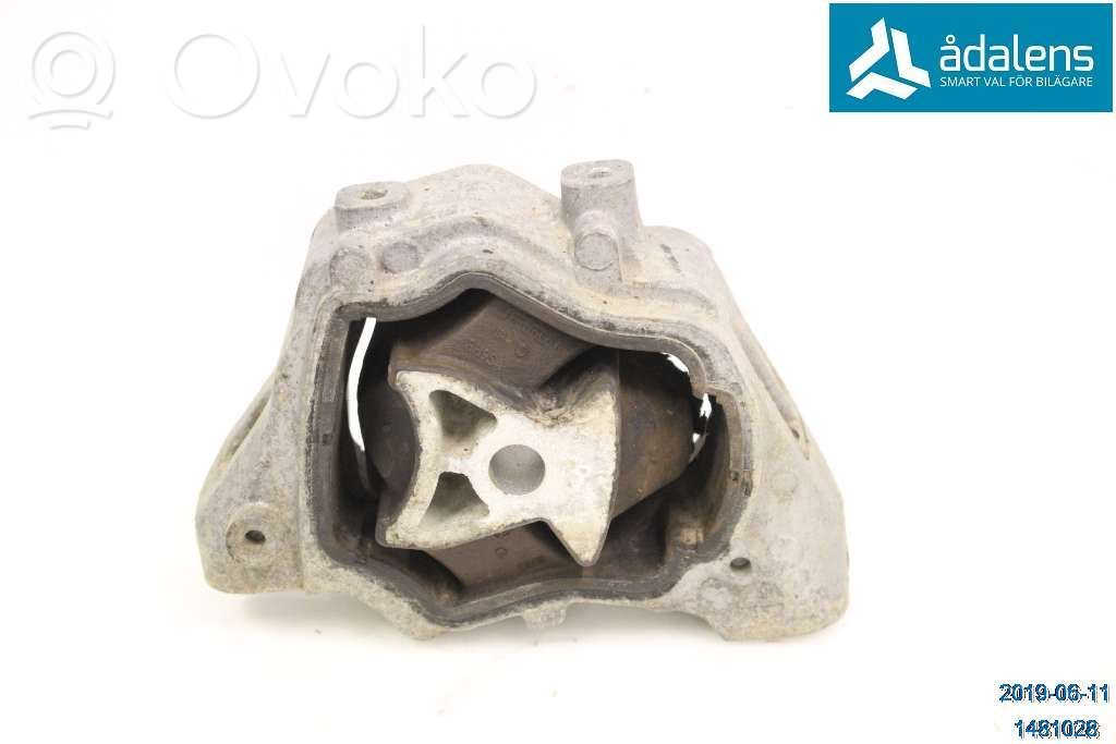 Volvo V60 Engine mounting bracket 