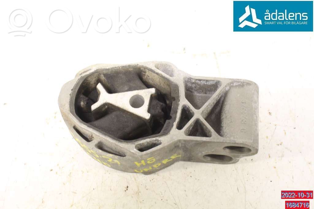 Volvo XC40 Engine mount bracket 