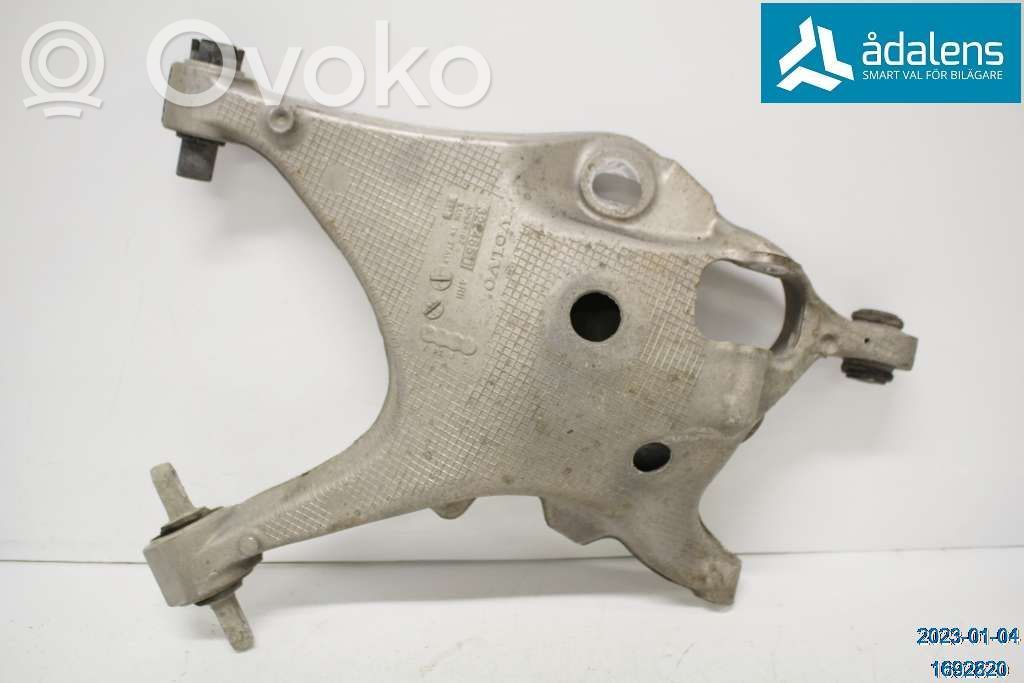 Volvo V60 Рычаг 
