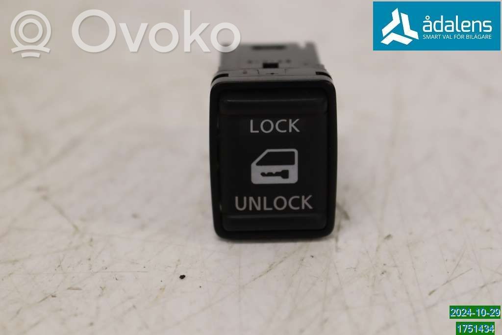 Nissan Navara D23 Central locking switch button 