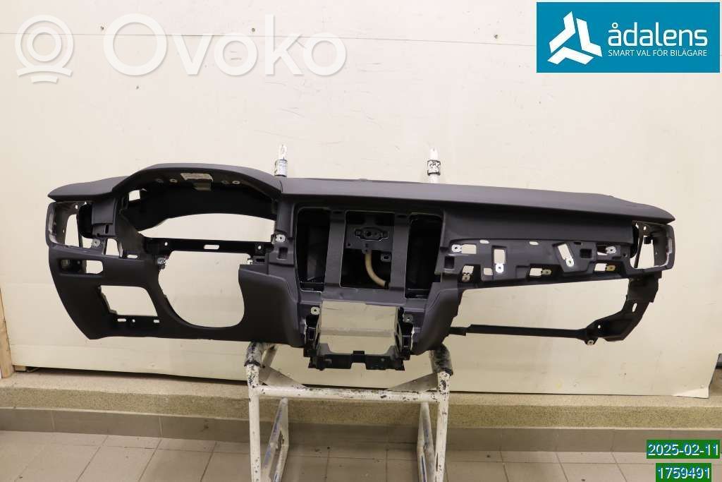 Volvo V90 Cross Country Kojelauta 