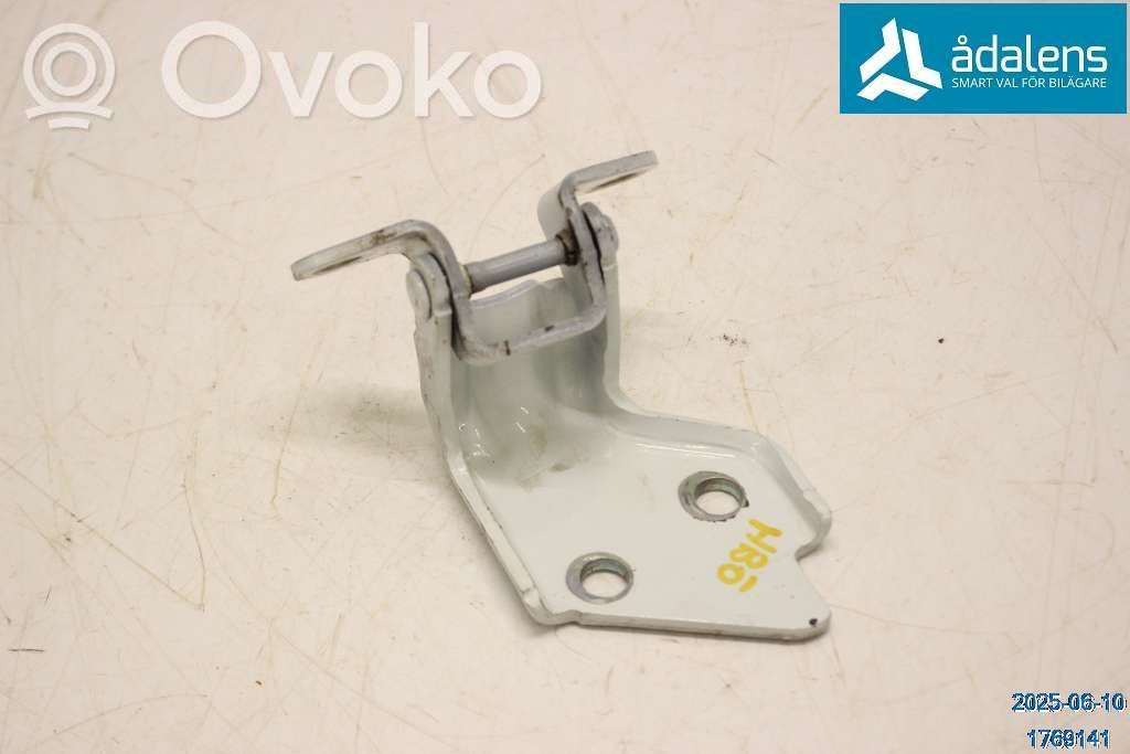 Front door upper hinge   8981052801