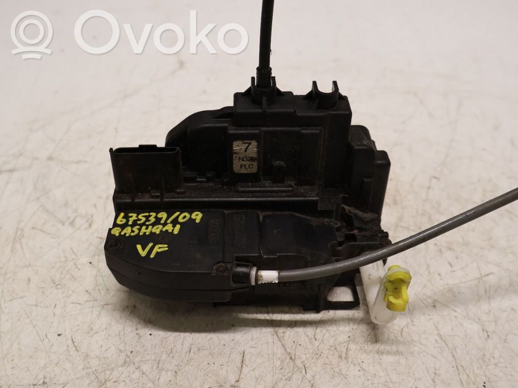 Nissan Qashqai+2 Motor de bloqueo de puertas