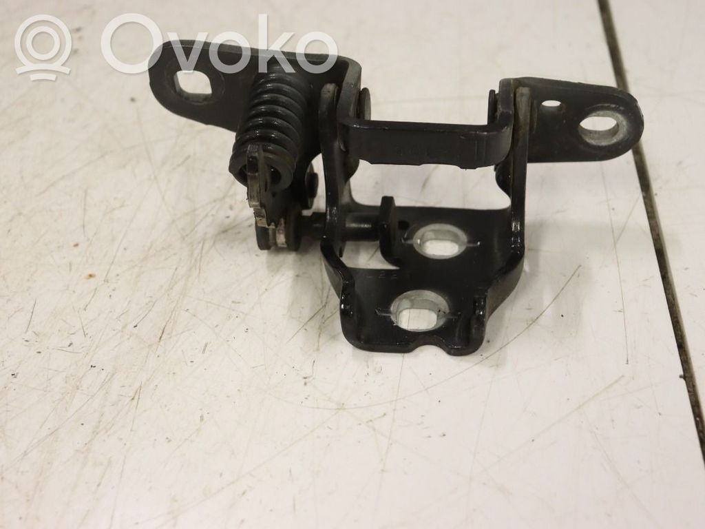Front door upper hinge   68058533AC