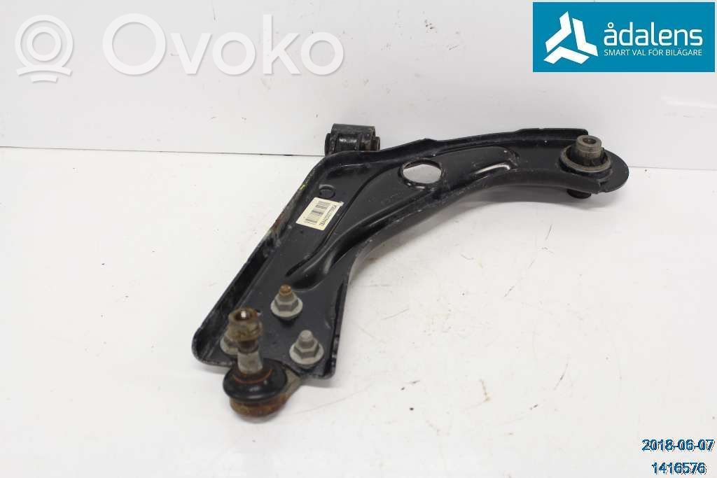 Peugeot 308 Front lower control arm/wishbone 
