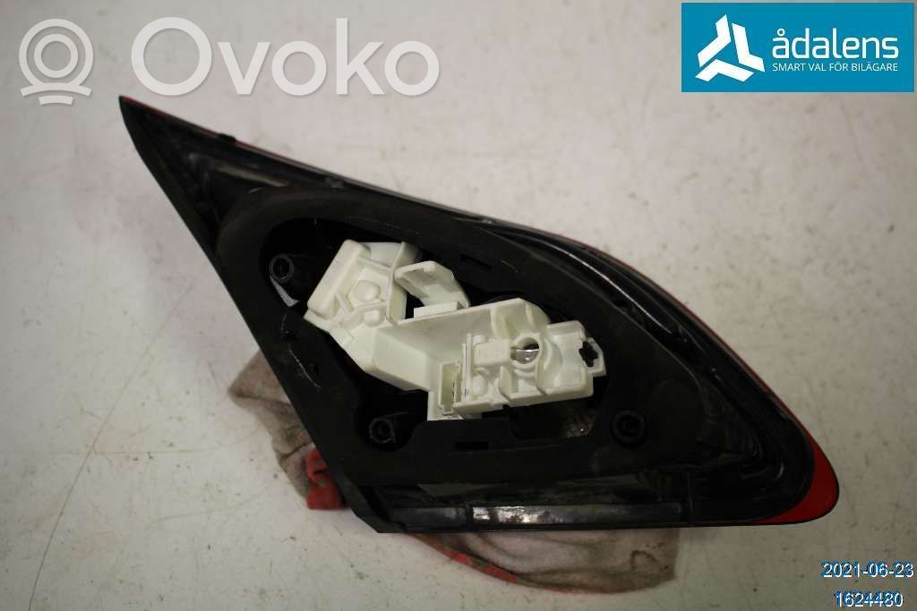 Opel Astra J Galinis žibintas dangtyje 